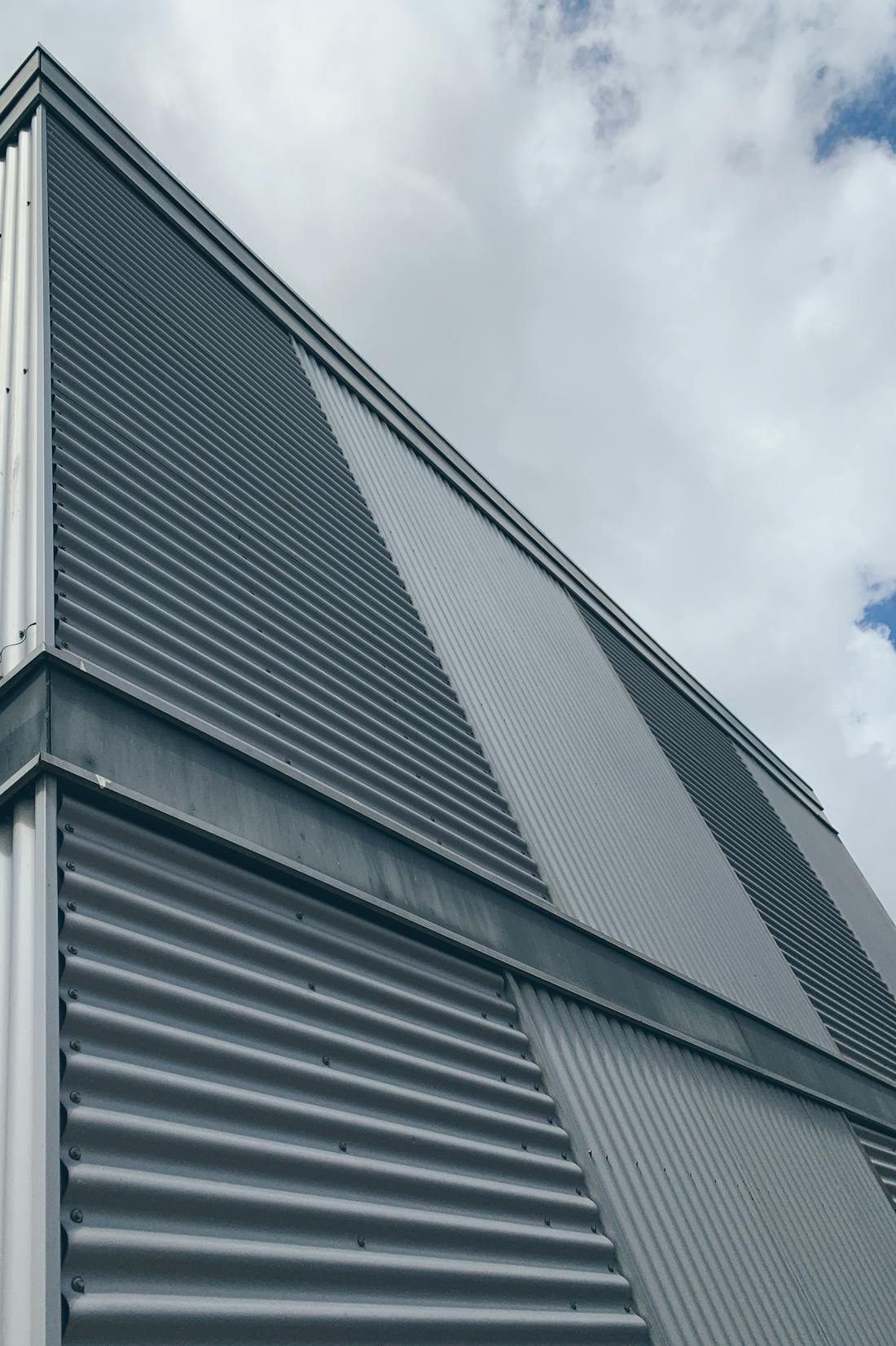 Metal building commercial construction
