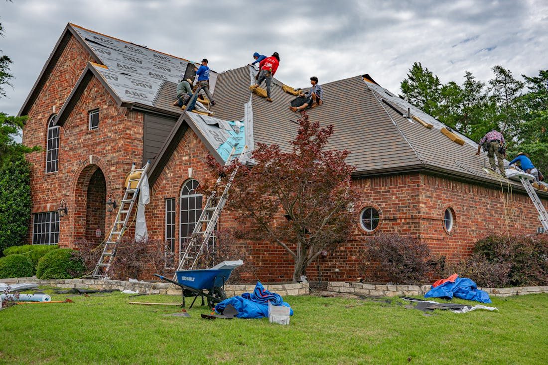 Roof replacement on an East Tennessee home